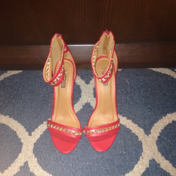 Red open toe heels! - Picture 2 of 3