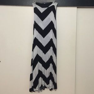 Black/ white chevron print maxi skirt