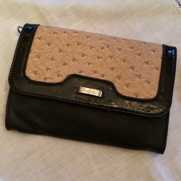 Grace Adele clutch w/ removable strap 💰⬇️ - Picture 1 of 4