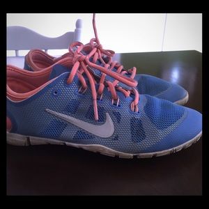 ✨SALE✨Nike Trainers size 7! Lite Blue & Pink!