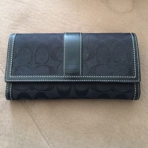 ‼️SOLD on Merc‼️ Authentic Coach Signature Wallet