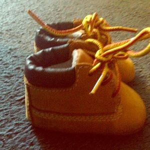 Infant Timberland boots & hat set 😍👶