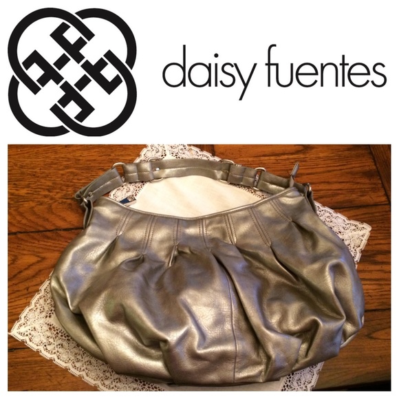 Daisy Fuentes Hobo Bag 💰⬇️