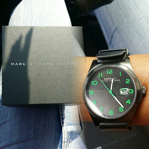 Authentic!! leather strap watch, green numbers
