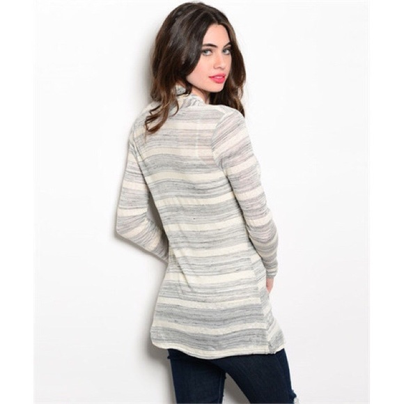 SOLD OUT! Ivory and grey cardigan - Picture 2 of 2