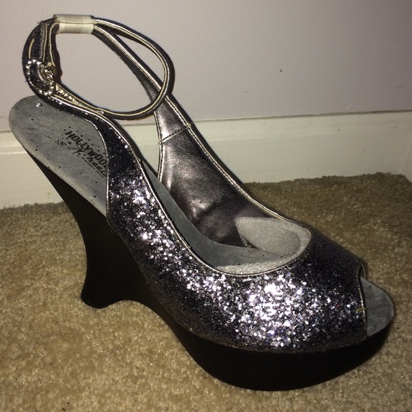 NWOT Silver sparkly Hollywood Heels wood wedge