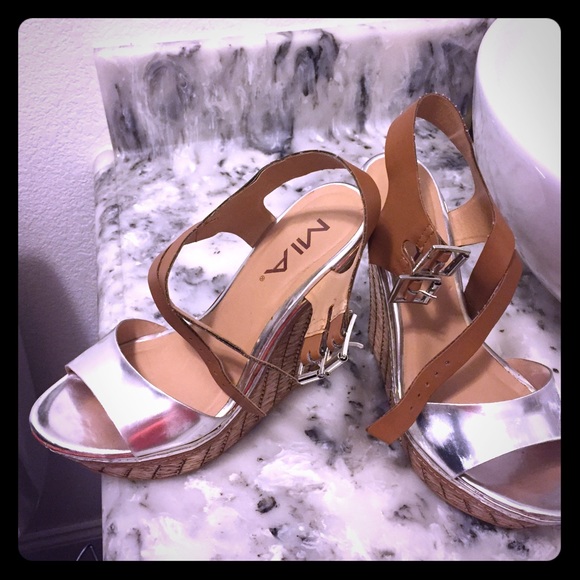 Silver wedges