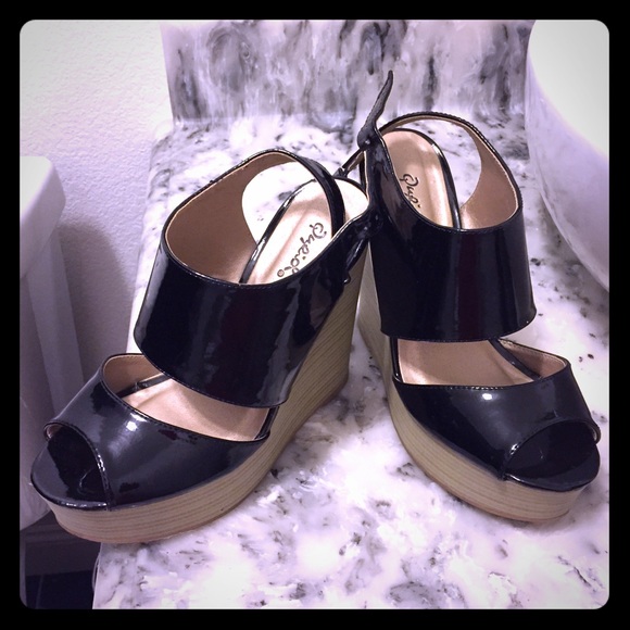 Black wedges