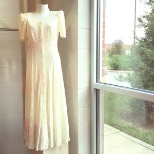 white all that jazz size 9/10 2 pc lace gown EUC