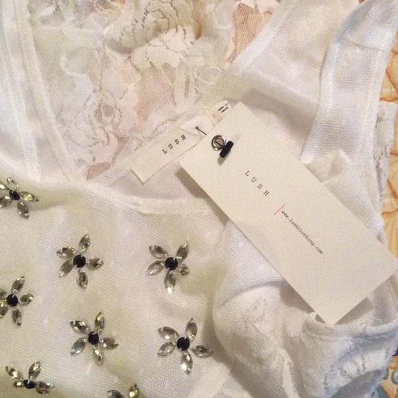 SOLD Lush High-Low Lace Flower Tank - Picture 2 of 5