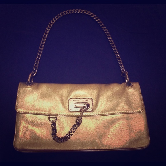 Metallic flap style bag w/metal chain