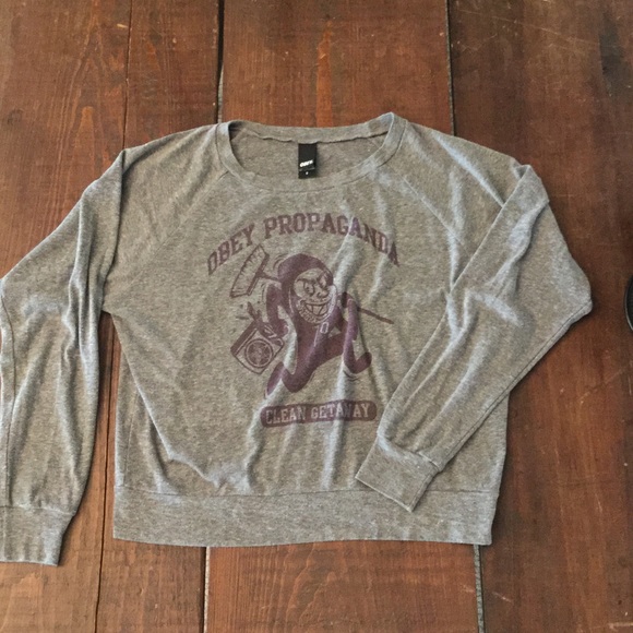 SELL TODAY 🌴Obey long sleeve