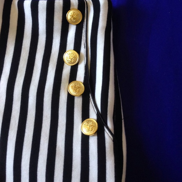 **SOLD**Striped shorts with gold buttons w/Pockets - Picture 3 of 4