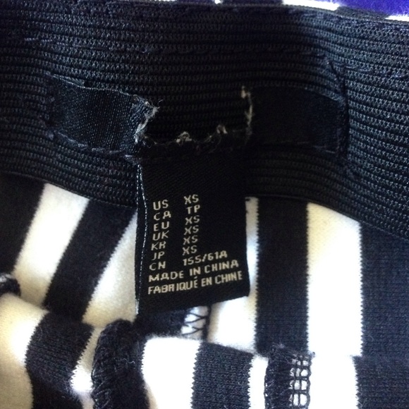 **SOLD**Striped shorts with gold buttons w/Pockets - Picture 4 of 4