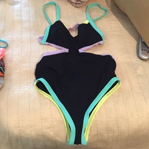 One piece VS swimsuit