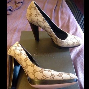 Authentic Gucci size 9 canvas shoes