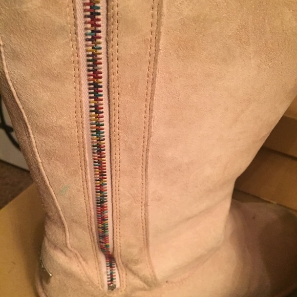 UGG ^sold^ - Picture 2 of 4