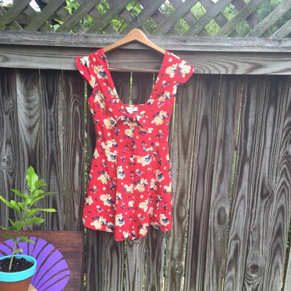 Red floral print romper - Picture 1 of 3