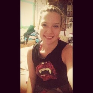 Meet your Posher, Emilee