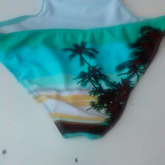 Bathing suit - Picture 3 of 4