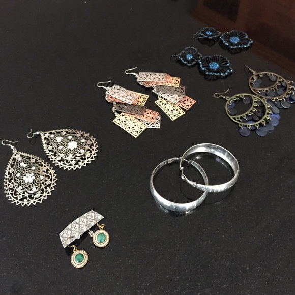 BEAUTIFUL earrings set! Brand New!
