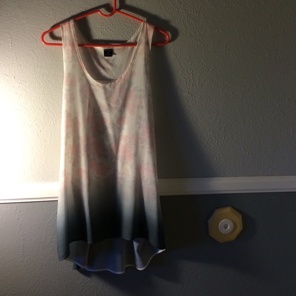 Translucent Tank top with flower print, ombré.