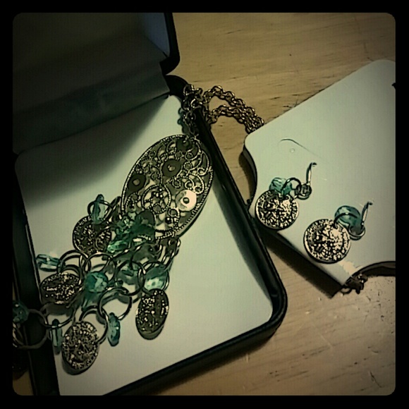 Necklace and earing set