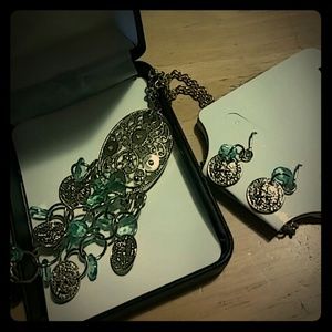 Necklace and earing set