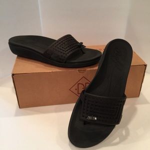 Donald J Pliner Italian sandals size 8 NEW