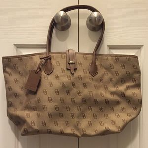 SALE!!!!!    Dooney & Bourke large tote
