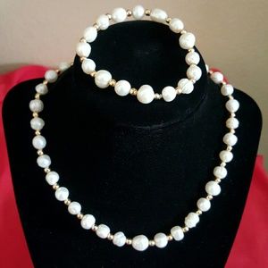 Pearl style necklace set