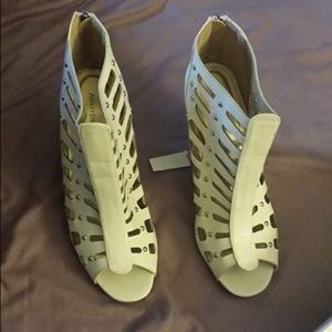 Extremely cute open toe wedge heel