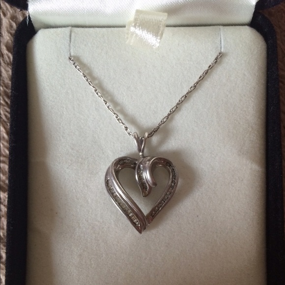 Kay Jewelers Diamond Heart necklace