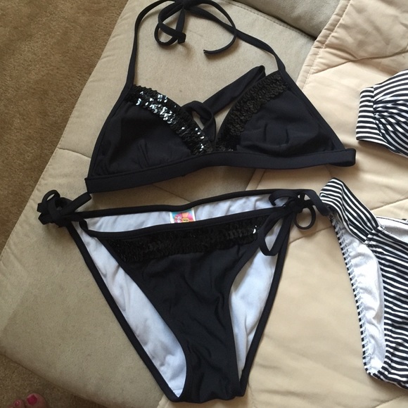 Black XS bathing suit.