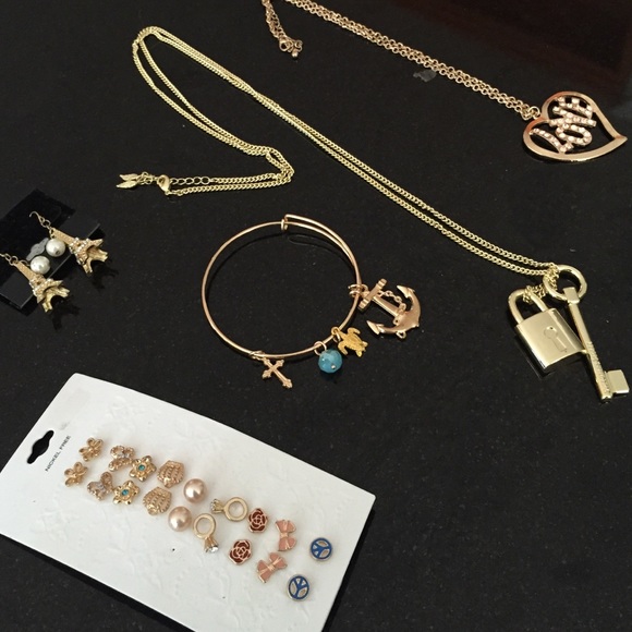 BEAUTIFUL GOLD JEWERLY COLLECTION!!