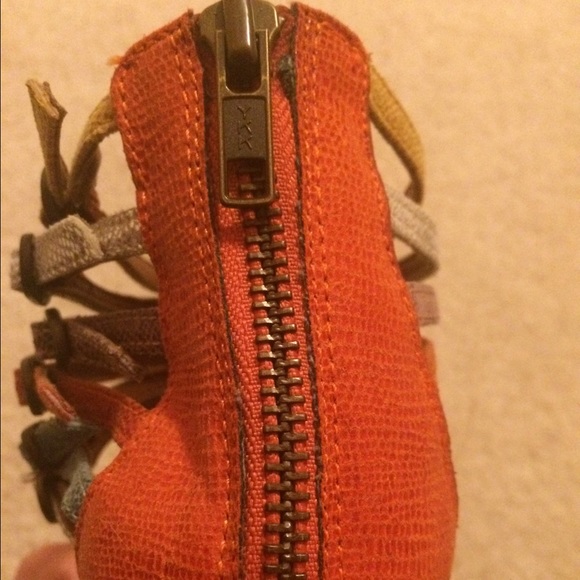 Colorful strapped shoes ๐๐๐๐ - Picture 4 of 4