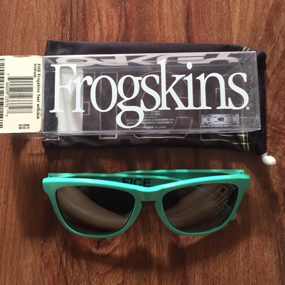 OAKLEY FCE Frogskins (2007) **Like New**