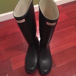 Black matte hunter boots size 9