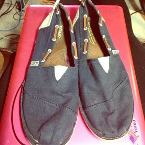Toms