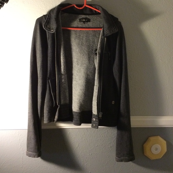 Nice jacket with removable hood - Picture 1 of 3