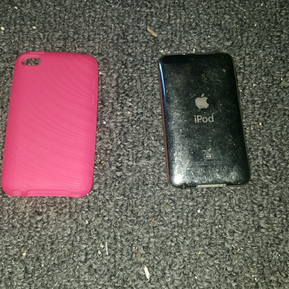 Ipod 4 generation with pink soft case. 8GB