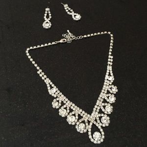 Beautiful crystal necklace and earring set