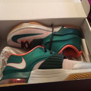 KD's mystc grn/ mystc grn-light bm-gm