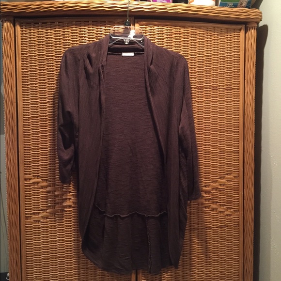 Loose fit brown cardigan.