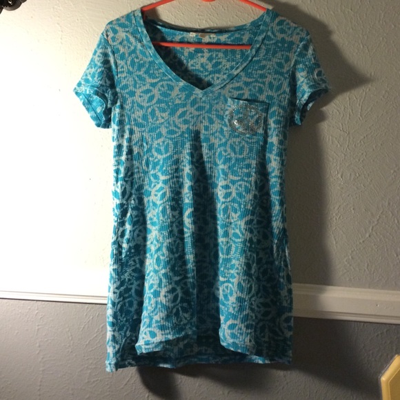 Tee shirt w/peace signs