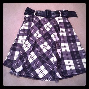 Plaid skirt with belt