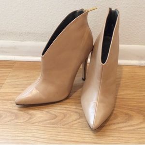Tan/nude booties in brand new condition