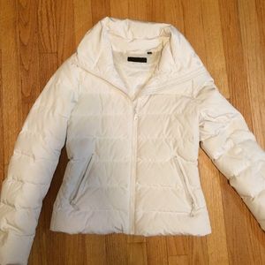White UNIQLO puffy jacket