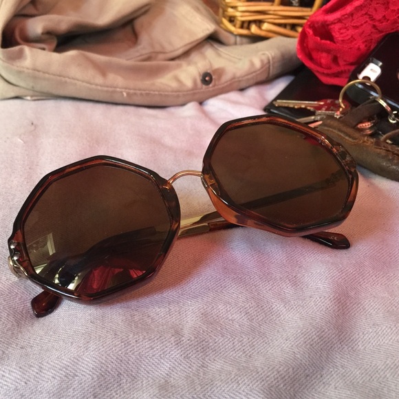 URBAN OUTFITTERS