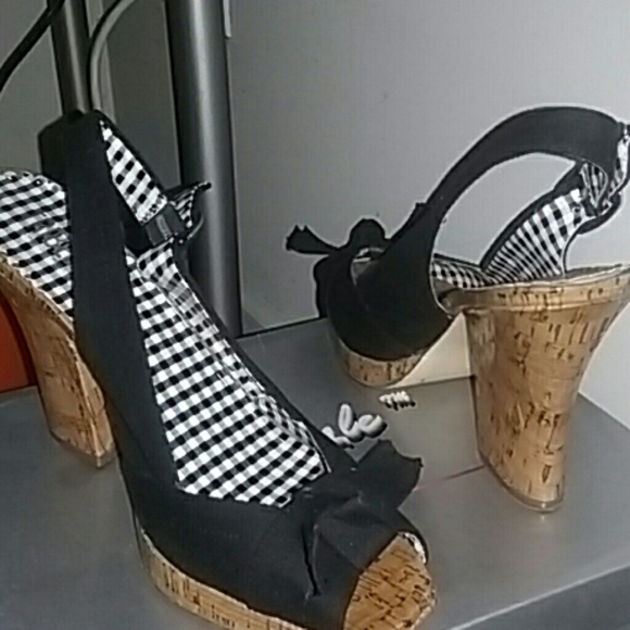 Shoe